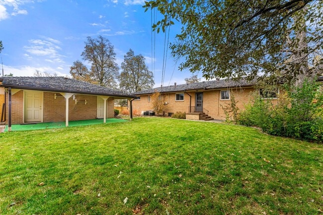 9496 W 38th Ave in Wheat Ridge, CO - Foto de edificio - Building Photo