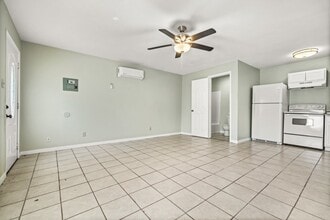 1519 Schley Ave in San Antonio, TX - Building Photo - Building Photo