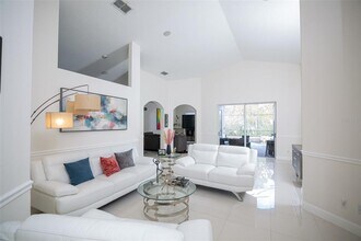 4737 Chalfont Dr in Orlando, FL - Building Photo - Building Photo