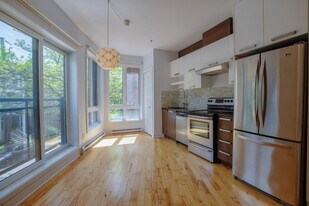 1290 Sherbrooke Rue E in Montréal, QC - Building Photo