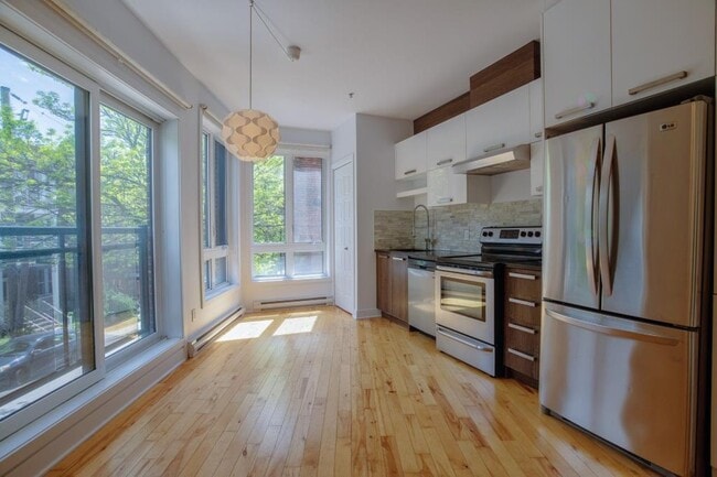 property at 1290 Sherbrooke Rue E