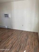 180 Mortensen Ln in Fernley, NV - Foto de edificio - Building Photo