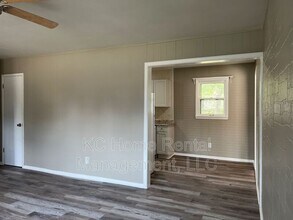 300 NW 63rd St in Kansas City, MO - Building Photo - Building Photo