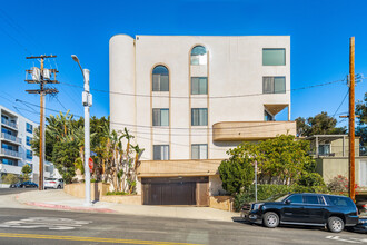 11558 Rochester Ave in Los Angeles, CA - Foto de edificio - Building Photo