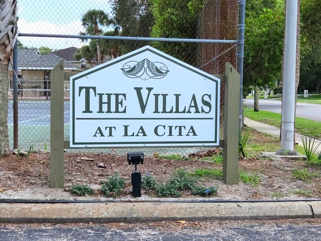 property at 3570 Sable Palm Ln