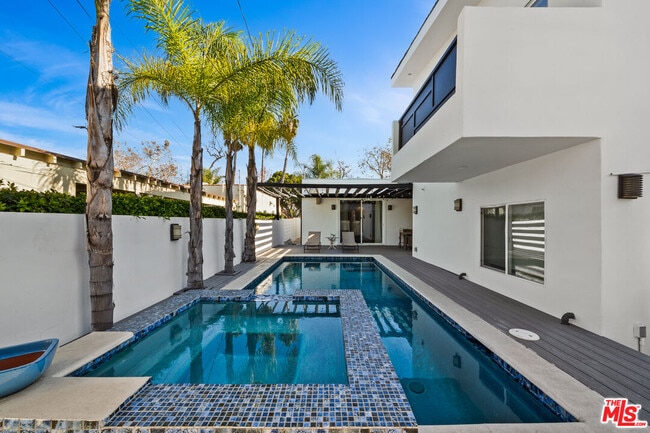 355 S Sycamore Ave in Los Angeles, CA - Building Photo - Building Photo