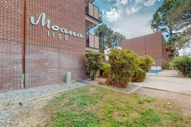 property at 1100 Alvarado Dr SE