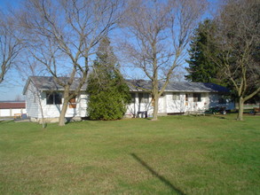 7470 Fenton Rd in Grand Blanc, MI - Building Photo - Building Photo