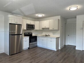 3660 NE 11th Ave in Oakland Park, FL - Building Photo - Building Photo