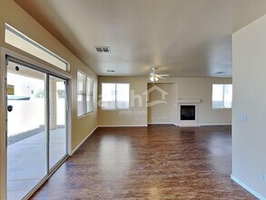743 Blue Barrel St in Henderson, NV - Building Photo - Building Photo