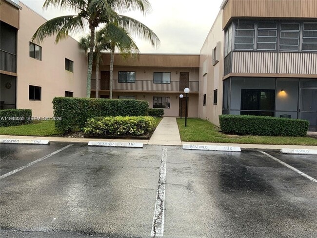 9920 NW 68th Pl in Tamarac, FL - Building Photo - Building Photo