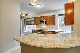 9350 Riverwalk Ln in Irving, TX - Building Photo - Building Photo