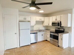 498 E Mesquite Ave in Apache Junction, AZ - Building Photo - Building Photo