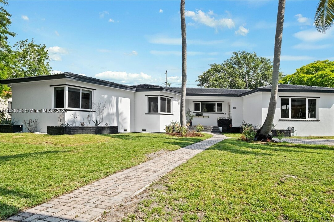 599 NE 101st St in Miami Shores, FL - Foto de edificio
