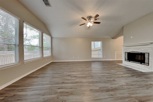 18730 Dempsey Oaks Dr in Humble, TX - Foto de edificio - Building Photo