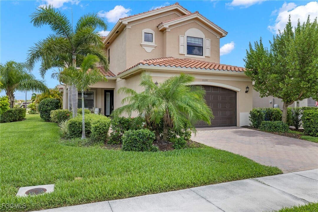 10099 Windy Pointe Ct in Ft. Myers, FL - Building Photo