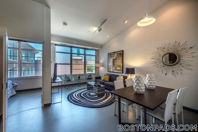 62 Boylston St in Boston, MA - Building Photo - Building Photo