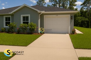 3851 Hollycrest St in Ft. Myers, FL - Building Photo