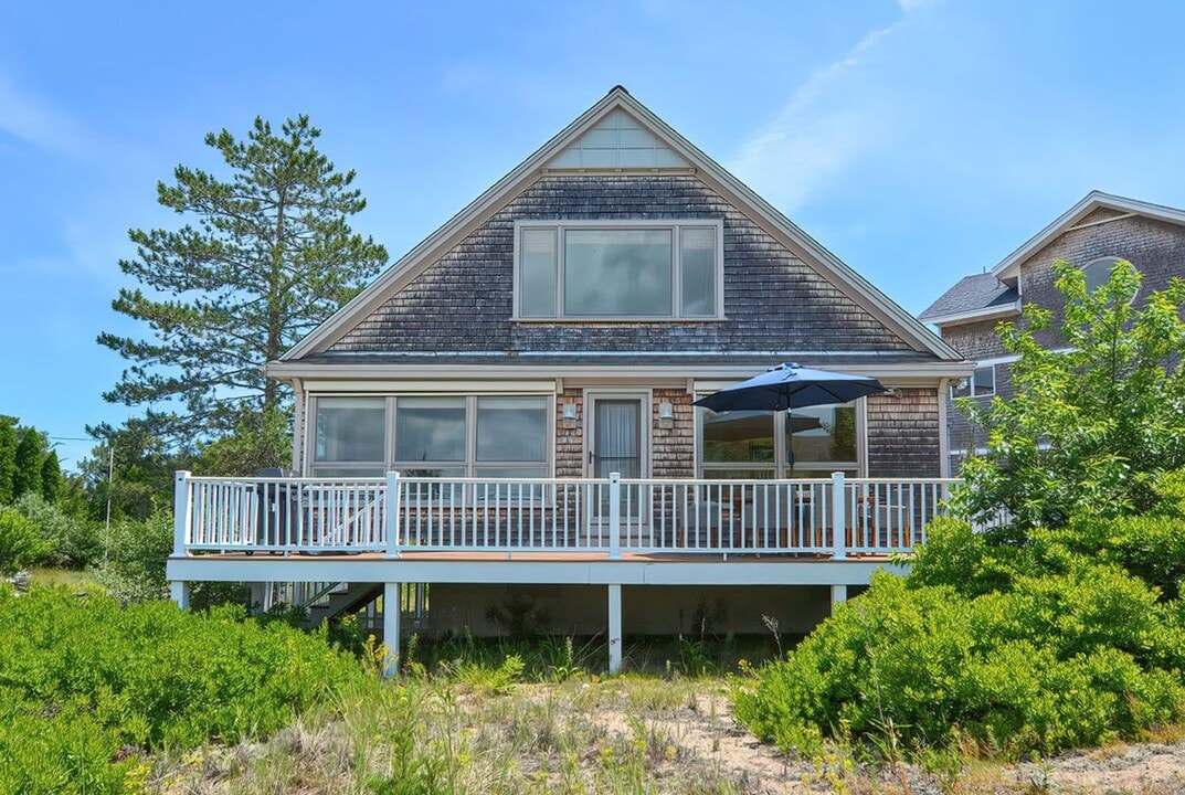 4 Bryn Mawr Way in Newbury, MA - Building Photo