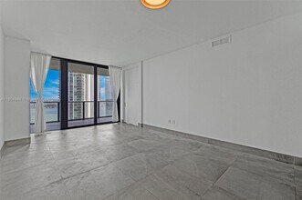 650 NE 32nd St, Unit # 4102 in Miami, FL - Building Photo - Building Photo