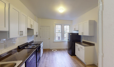 1345 Commonwealth Ave, Unit 1 in Boston, MA - Building Photo - Building Photo