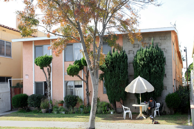 1051 Stanley Ave in Long Beach, CA - Building Photo - Building Photo