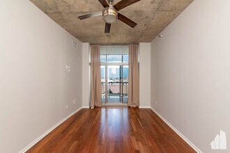 700 N Larrabee St, Unit 1902 in Chicago, IL - Building Photo - Building Photo