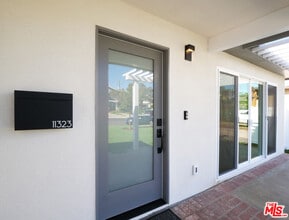11323 Utopia Ave in Culver City, CA - Foto de edificio - Building Photo