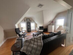 423 Purgatory Rd, Unit 3 in Middletown, RI - Foto de edificio - Building Photo