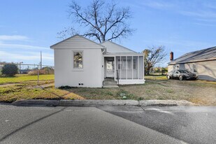 211 Lawson St in New Bern, NC - Building Photo