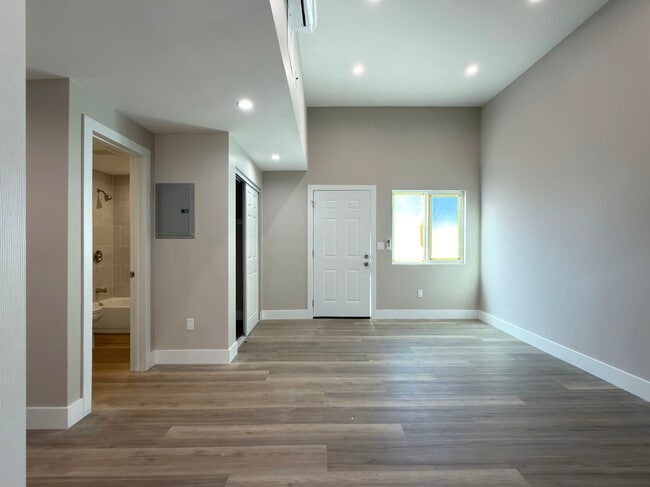 1382 Molino Ave, Unit A in Long Beach, CA - Building Photo - Building Photo