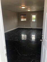 318 E Heath Ln-Unit -ABOVE GARAGE in Long Beach, CA - Building Photo - Building Photo