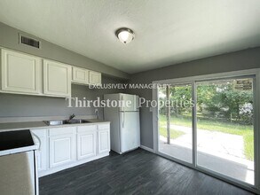 2212 W 12th St in Jacksonville, FL - Foto de edificio - Building Photo