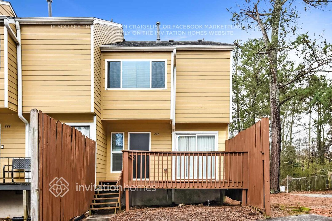 226 Yuba Walk in Lawrenceville, GA - Foto de edificio