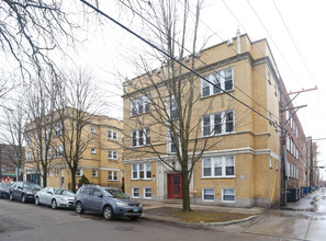 3900 W Lawrence Ave in Chicago, IL - Foto de edificio - Building Photo