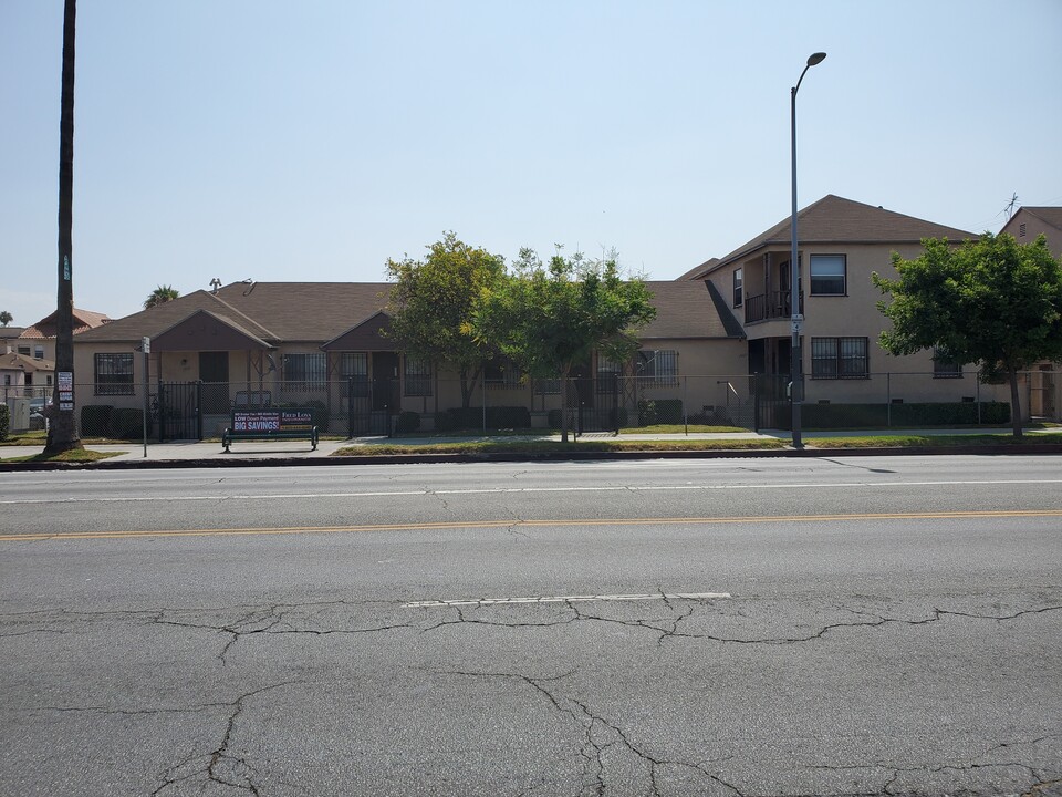 7900 S Figueroa St in Los Angeles, CA - Building Photo