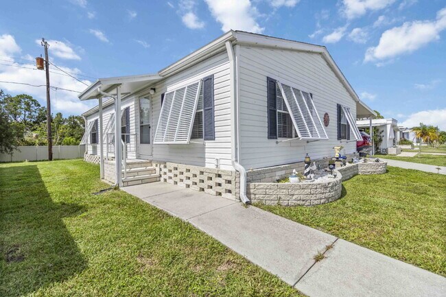 6 7th St W in Nokomis, FL - Foto de edificio - Building Photo