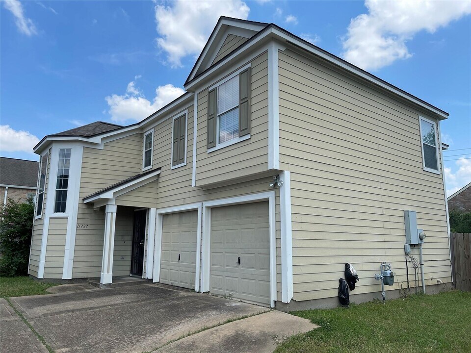 11737 Logan Ridge Dr in Houston, TX - Building Photo