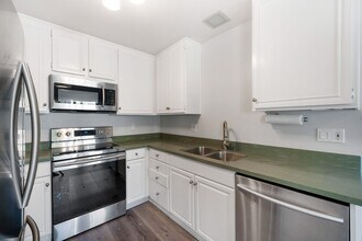 24 Seaside Cir in Newport Beach, CA - Building Photo - Building Photo