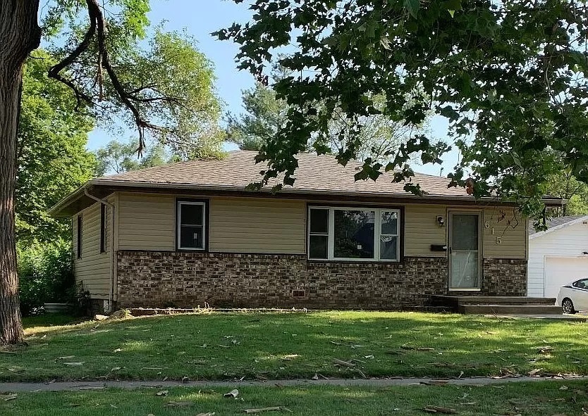 615 E Granger Ave in Des Moines, IA - Foto de edificio