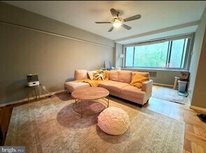 4200 Cathedral Ave NW in Washington, DC - Building Photo - Building Photo
