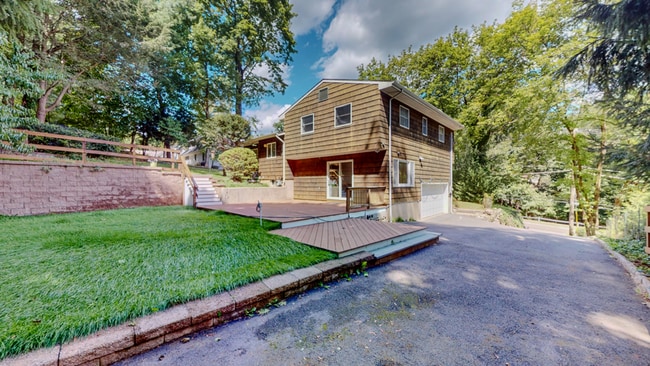 218 Weaver St in Greenwich, CT - Building Photo - Building Photo