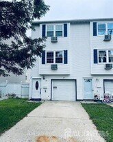 39 Larch St in Carteret, NJ - Building Photo