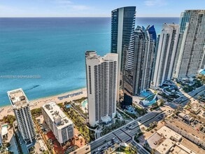 17201 Collins Ave, Unit 904 in Sunny Isles Beach, FL - Building Photo - Building Photo