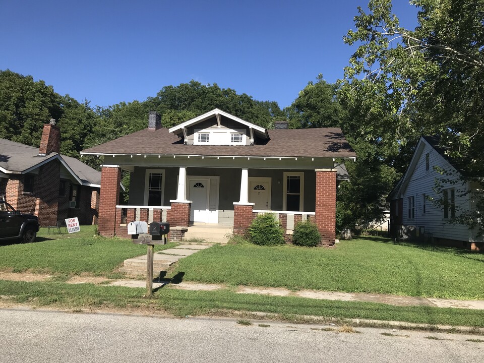 410 Burkett St in Jackson, TN - Building Photo