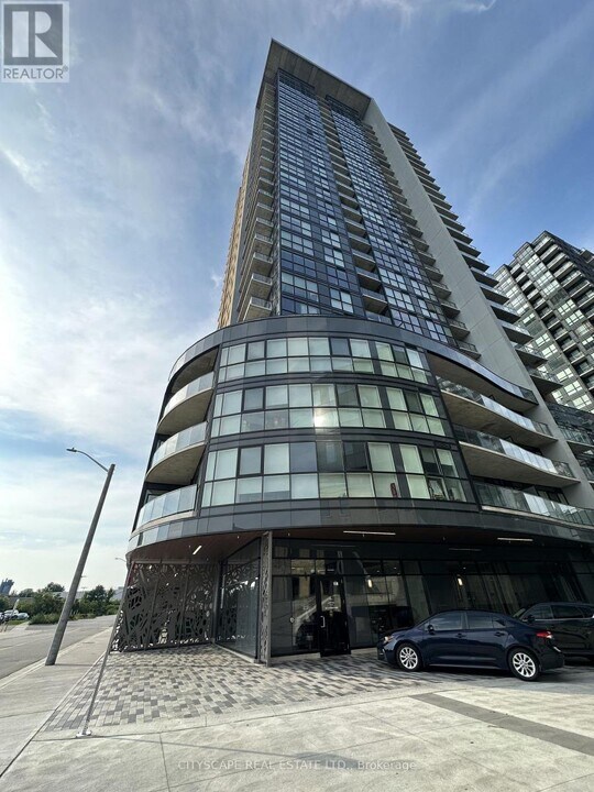 108 Garment St in Kitchener, ON - Building Photo