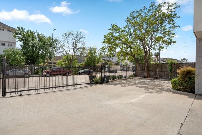 5712 Winsome Ln in Houston, TX - Building Photo - Building Photo