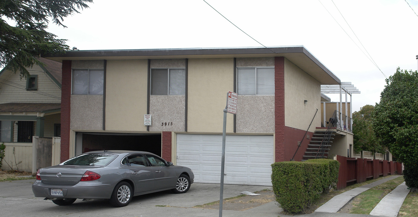 3915 Lyon Ave in Oakland, CA - Building Photo