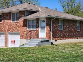 11228 E 25th St S in Independence, MO - Building Photo