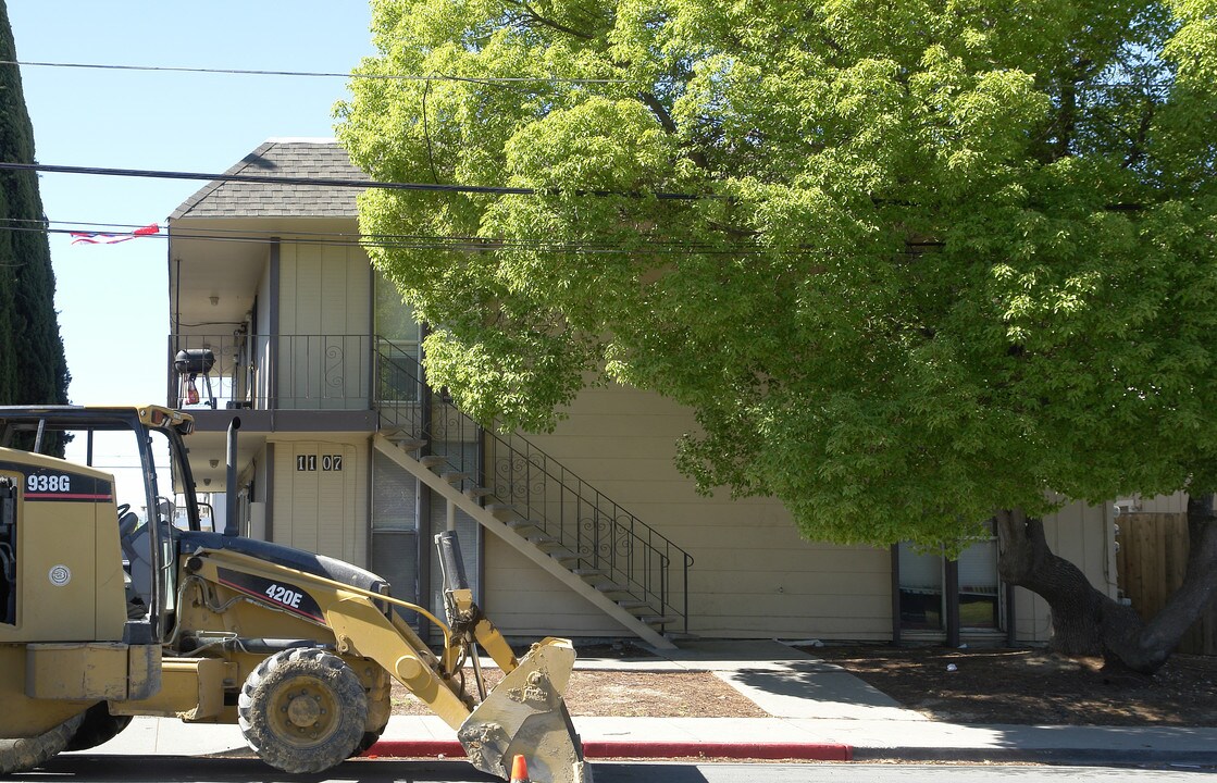 1107 W 4th St in Antioch, CA - Building Photo
